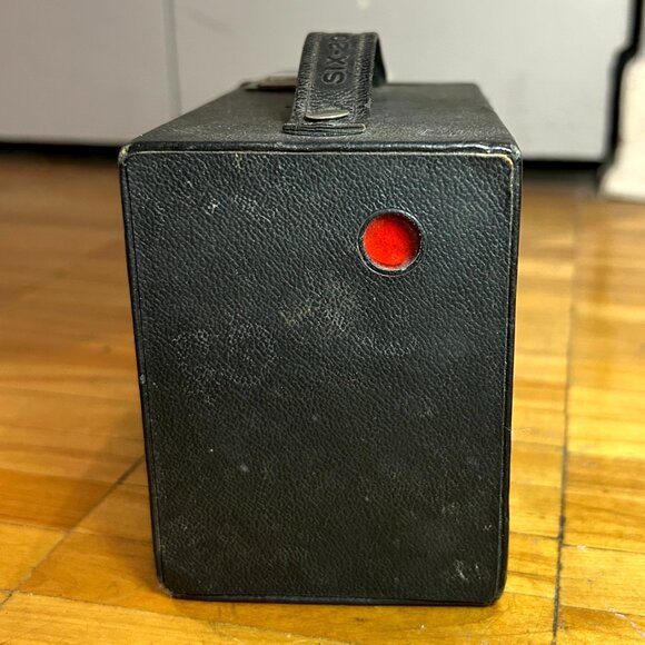 VINTAGE KODAK BROWNIE MODEL: SIX-20 BOX CAMERA - Picture 5 of 8